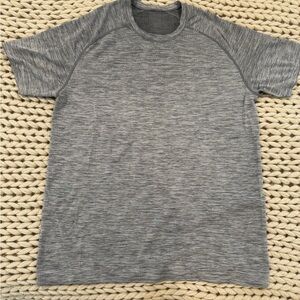 Lululemon Men’s Mesh Tee Size L